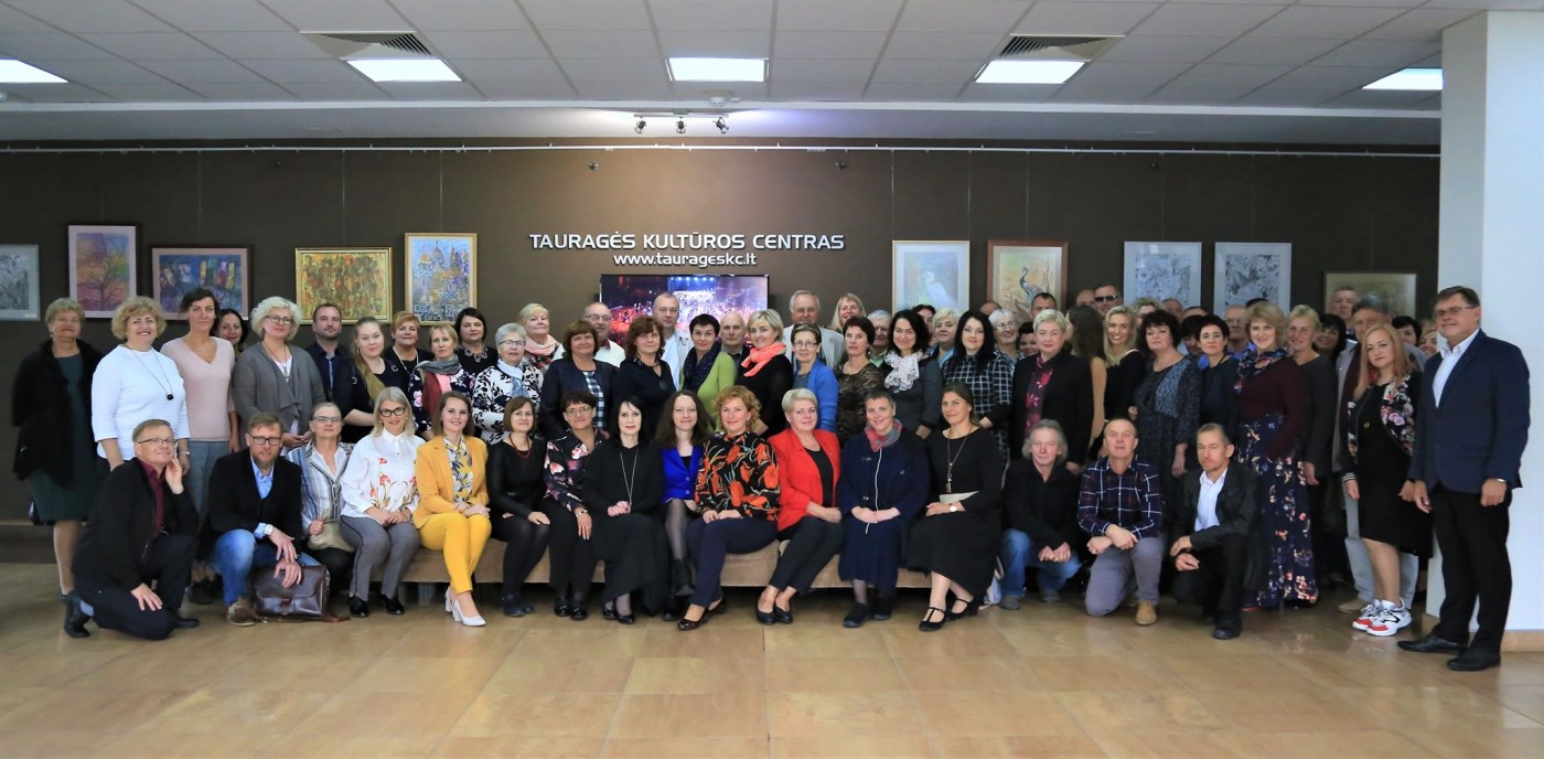 2019-09-18 Po naujai sukurta ir visus vienijančia Tauragės regiono kultūros centrų vėliava būrėsi regiono kultūros darbuotojai