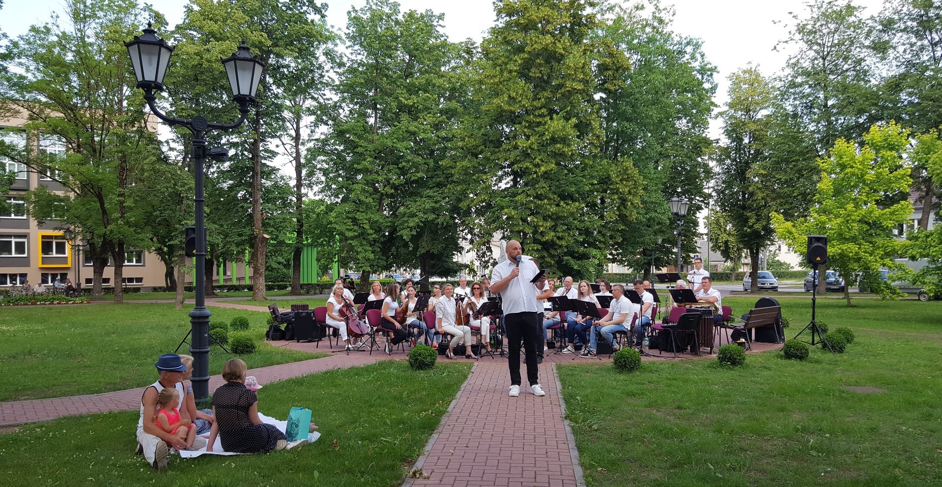 2020-06-26 Vasaros piknike su orkestru – skambi muzika ir gera nuotaika