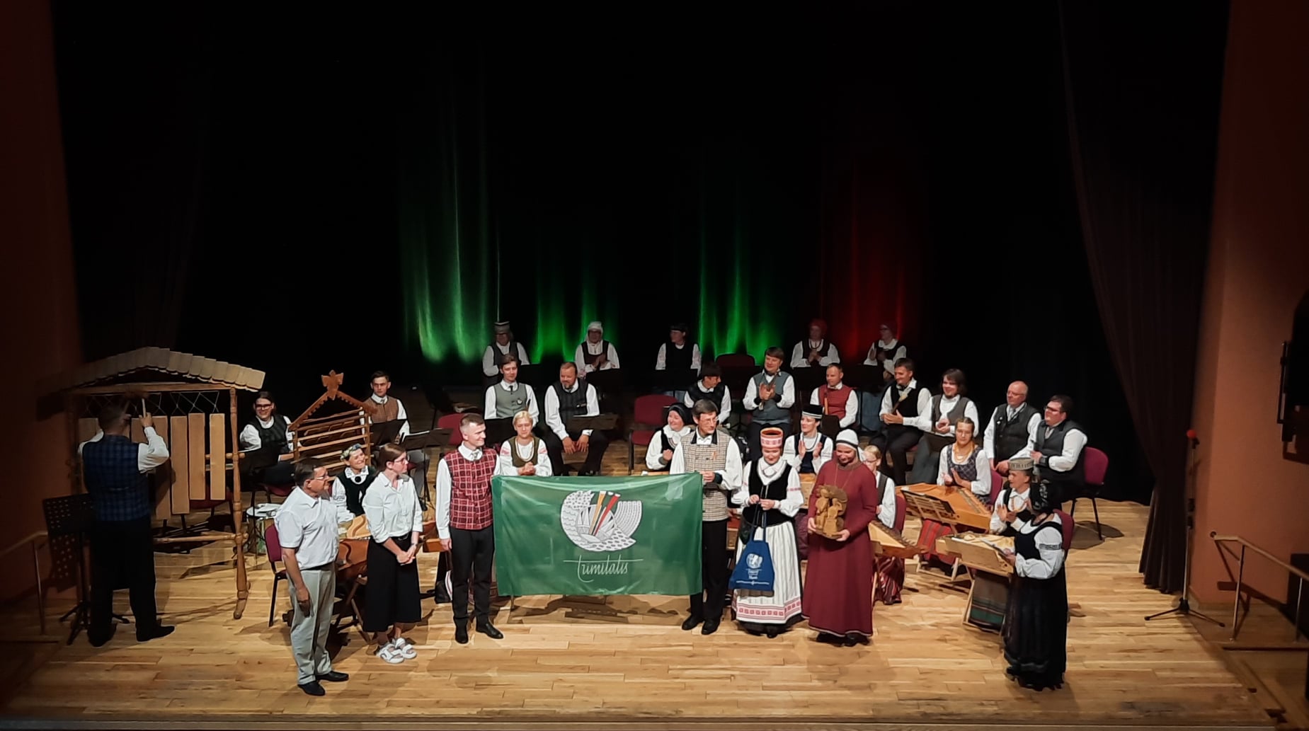 2021-07-06 Tauragei perduota tautinių instrumentų orkestro „Trimitatis“ festivalio vėliava