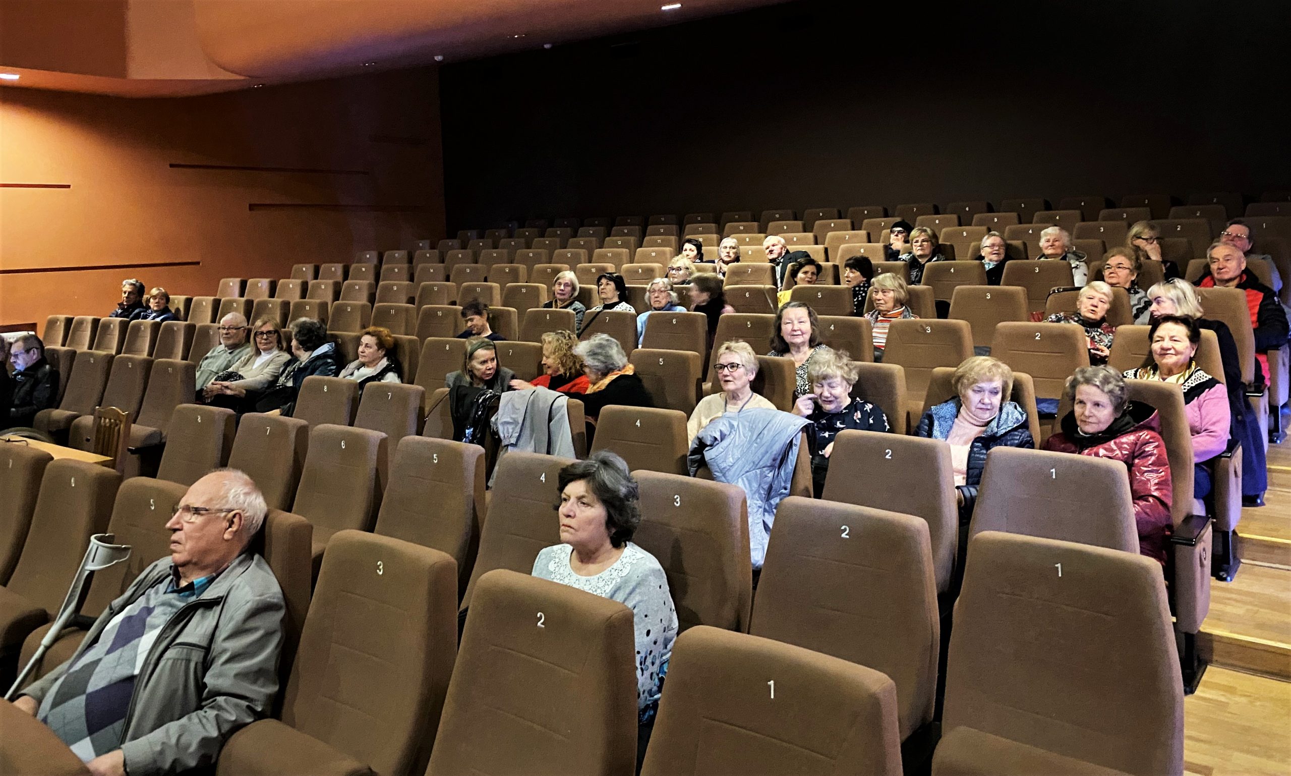 Speciali kino programa senjorams, primenanti mokyklą ir pirmojo pasimatymo jaudulį