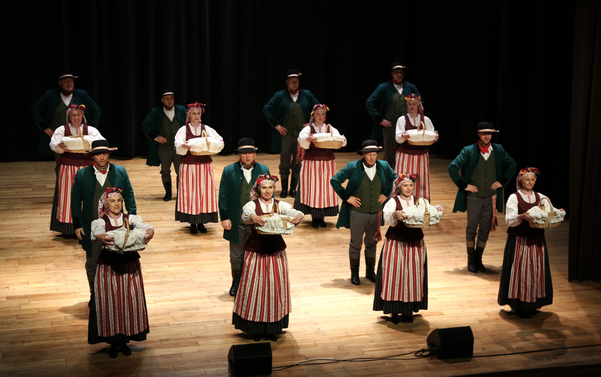 2024-02-10 Lietuvos dainų šventės KAD GIRIA ŽALIUOTŲ šokių dienos dalyvių apžiūra Tauragėje