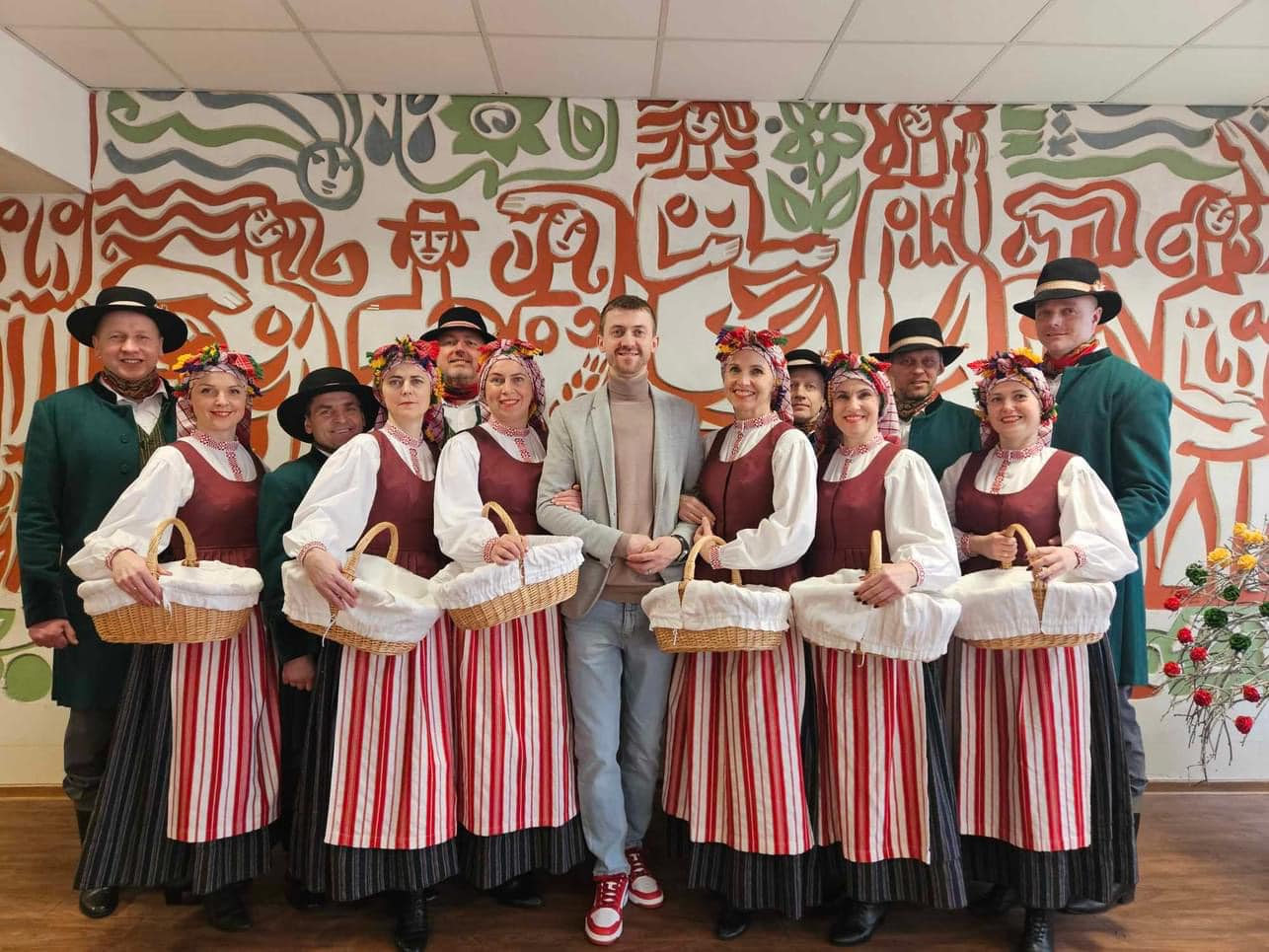 Šokių kolektyvas SPIETLIUS svečiavosi Meškuičių filiale