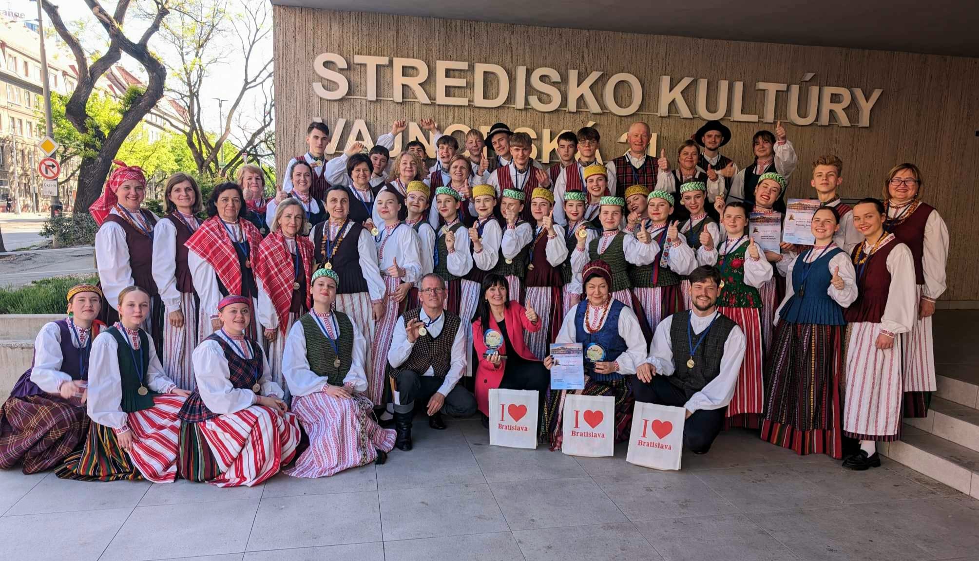 2024-04-29 Ansamblis JŪRA iš konkurso Bratislavoje (Slovakija) grįžo su aukščiausiais apdovanojimais