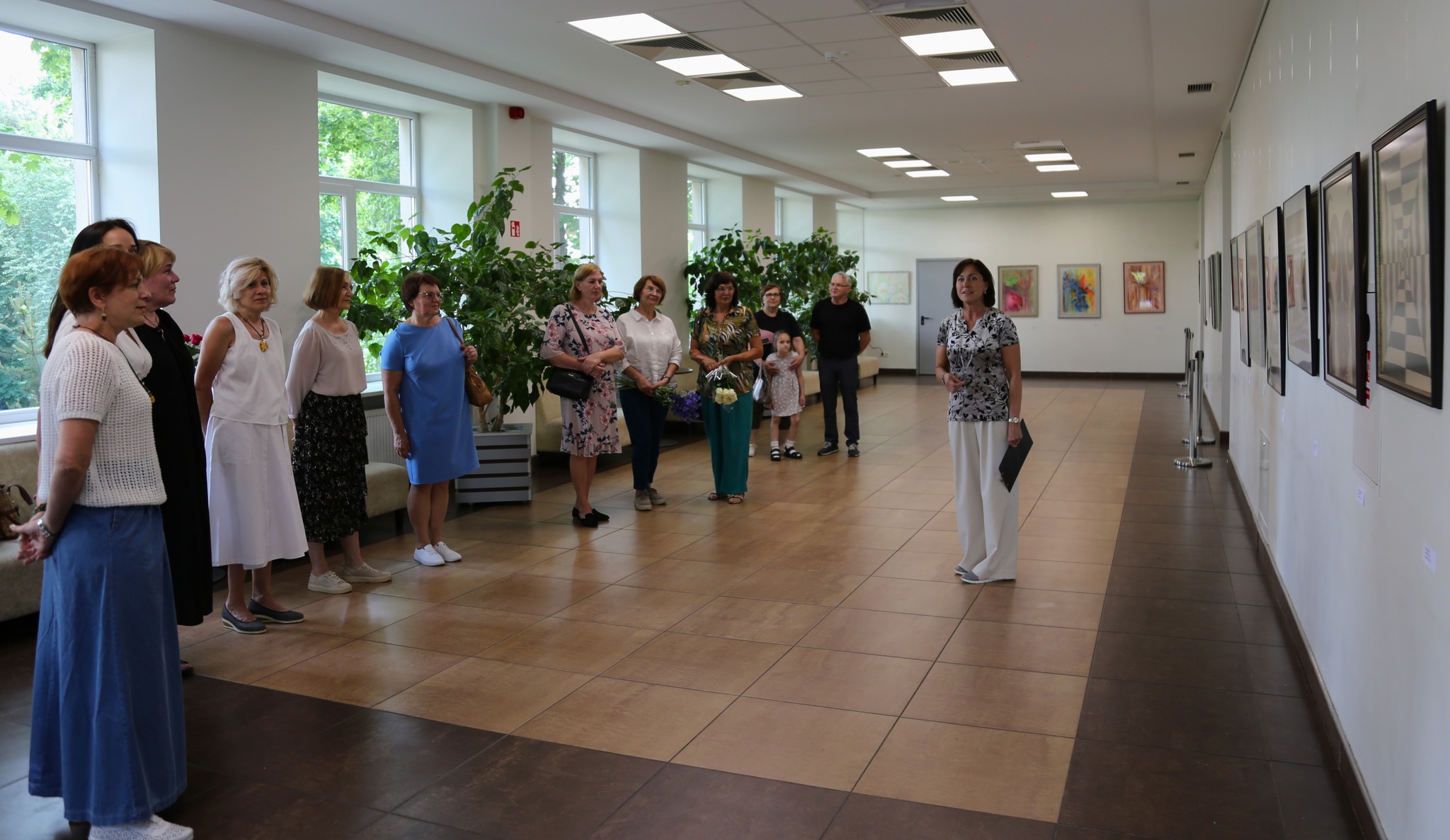 2024-05-30 Tauragės kultūros rūmuose atidaryta paroda MINČIŲ PASIVAIKŠČIOJIMAI