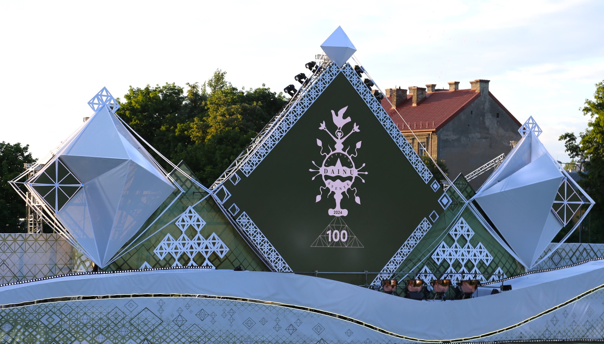 2024-07-05 Šokių diena AMŽIŲ TILTAIS
