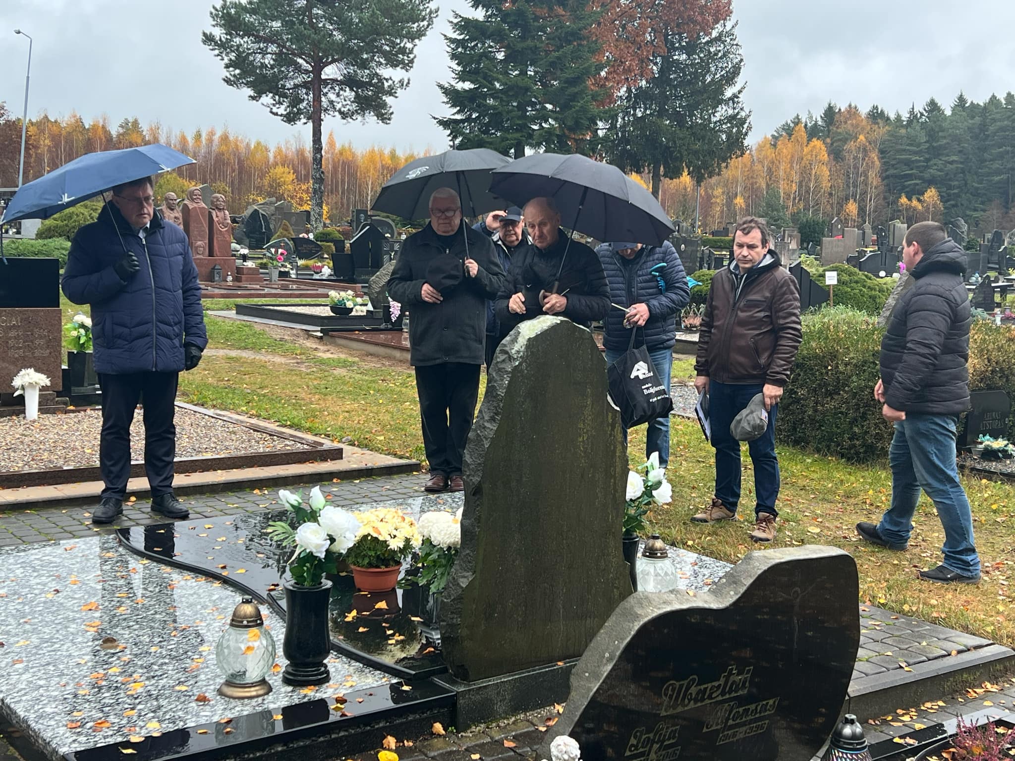 2024-10-31 Aplankėme ir pagerbėme Anapilin išėjusių kultūros darbuotojų atminimą