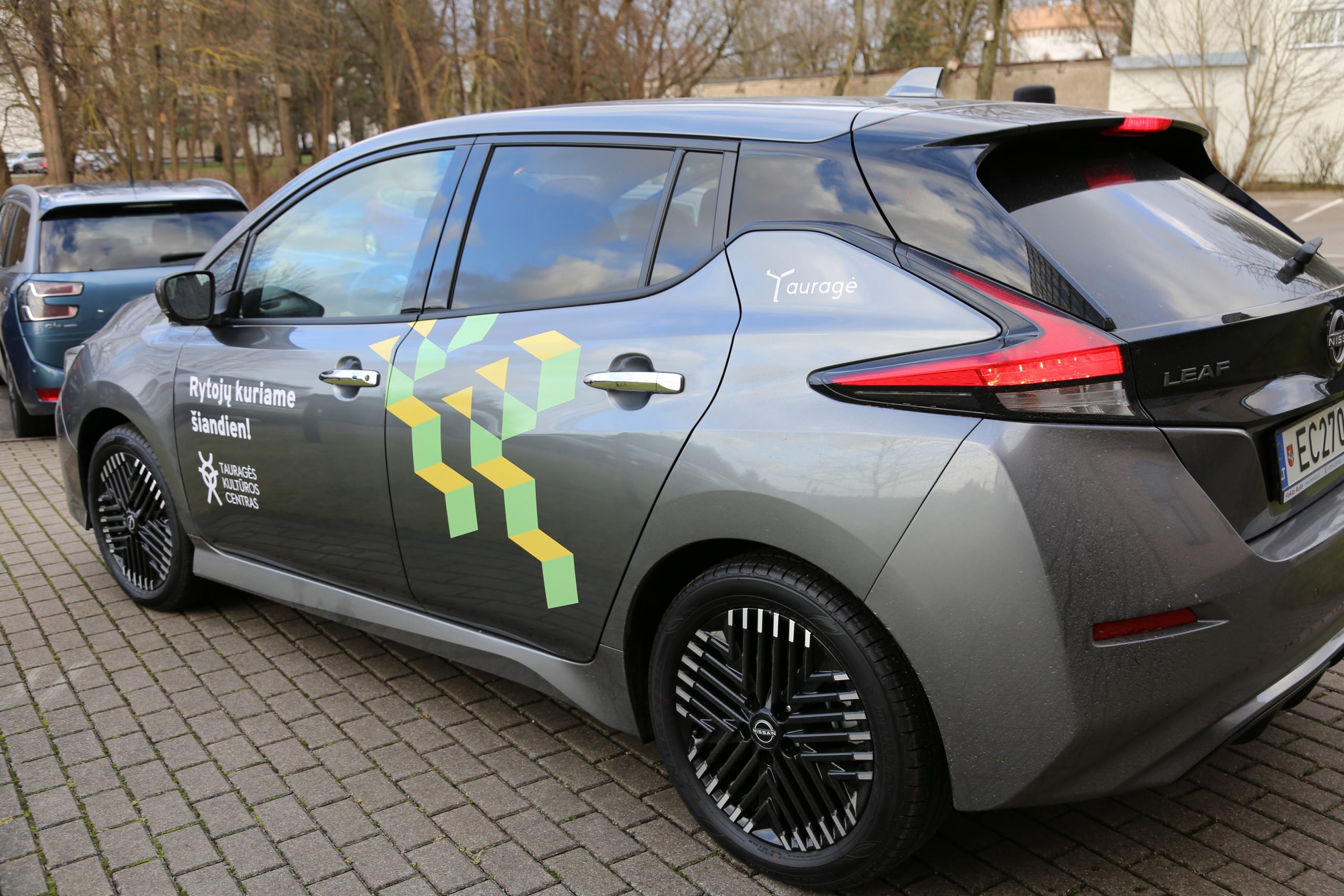2024-12-16 Tauragės kultūros centrui skirtas naujas elektromobilis