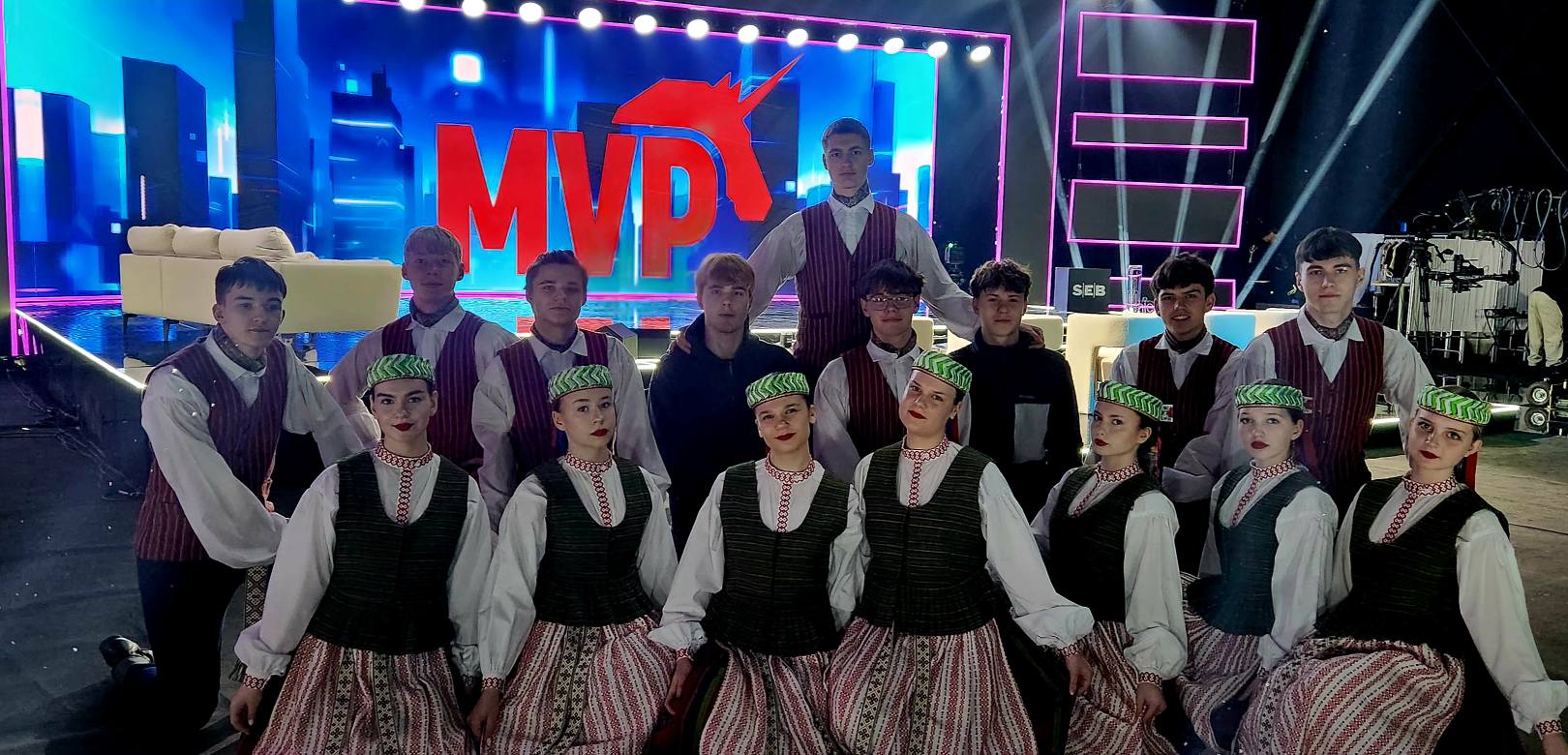 2026-01-11 Dainų ir šokių ansamblio „JŪRA“ šokėjai TV3 projekto „Moksleivių vienaragių paieška“ filmavime